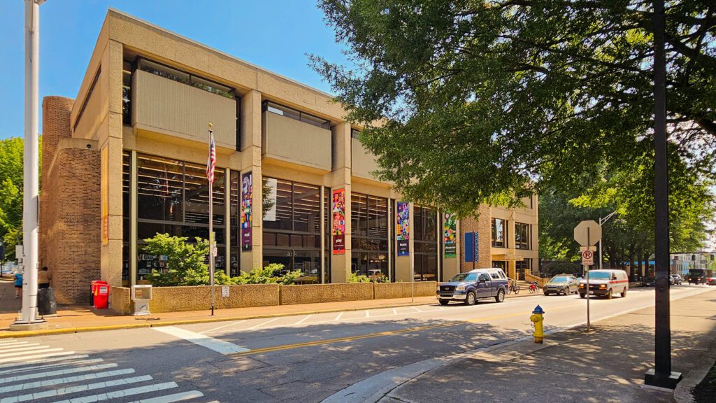 Outside view Knox County Library